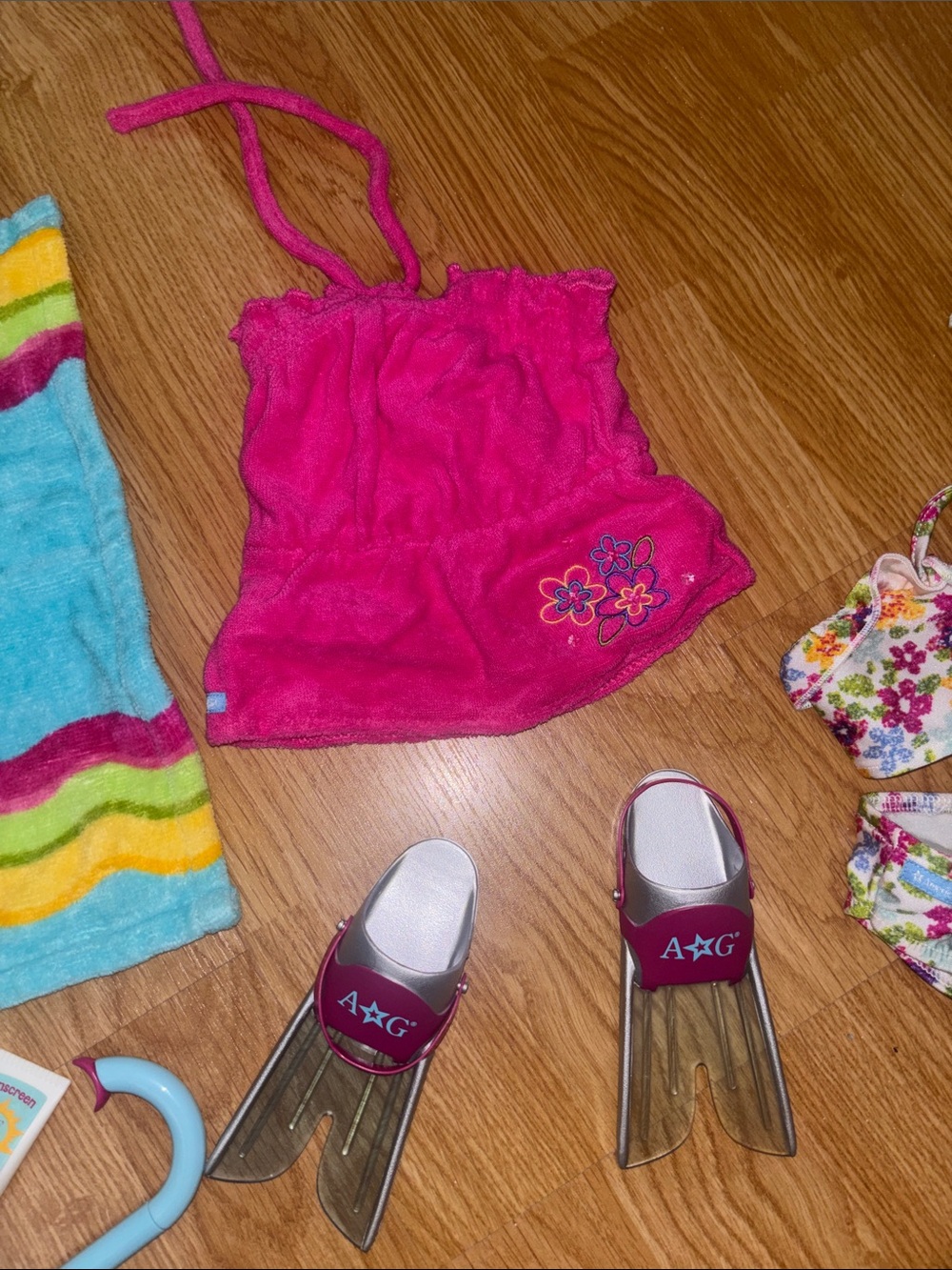 American Girl Turquoise Wave Towel with Pink Swim Accessories - Picture 3 of 4